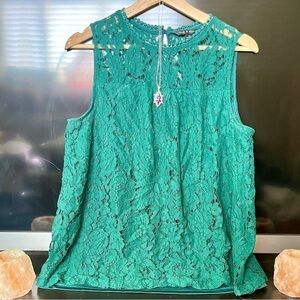 Zac and Rachel Green Lace Sleeveless Blouse